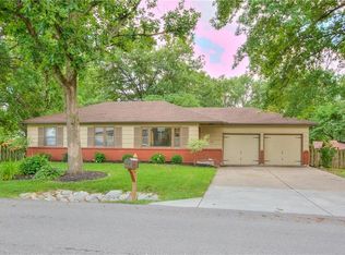 1208 Cross Ln, Liberty, MO 64068