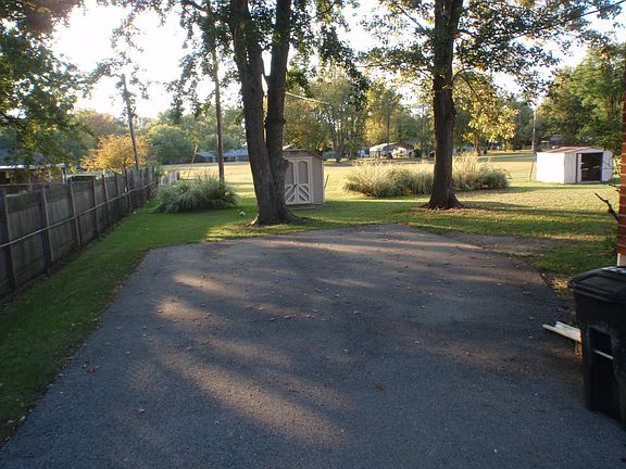 Nice setting with open 3 acre lot behind building