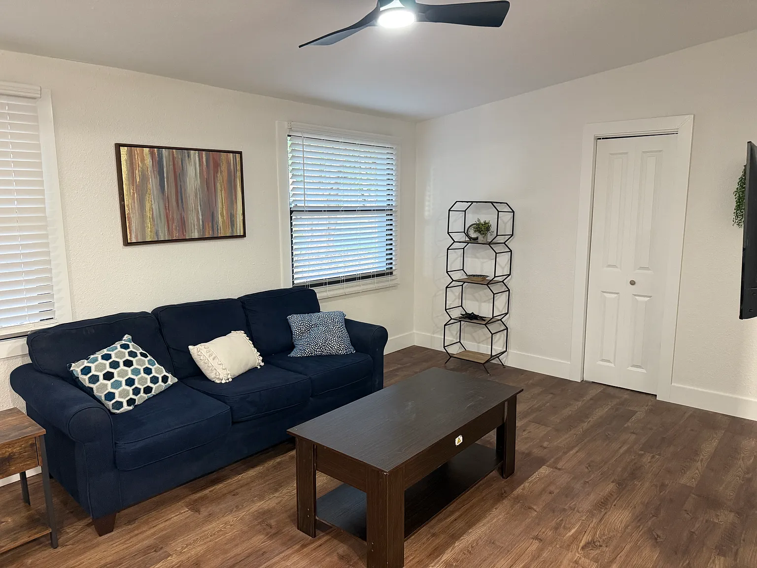 2 bed, 888 sqft, $2,400 — Photo 4