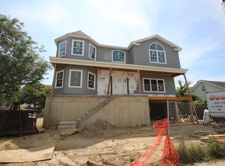 55 Ray St, Freeport, NY 11520