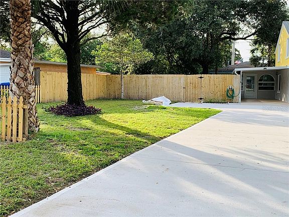 3rd image of 611 Oleander Ln