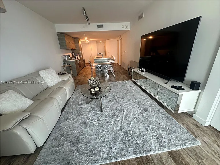 650 NE 32nd St #4205 — Photo 14
