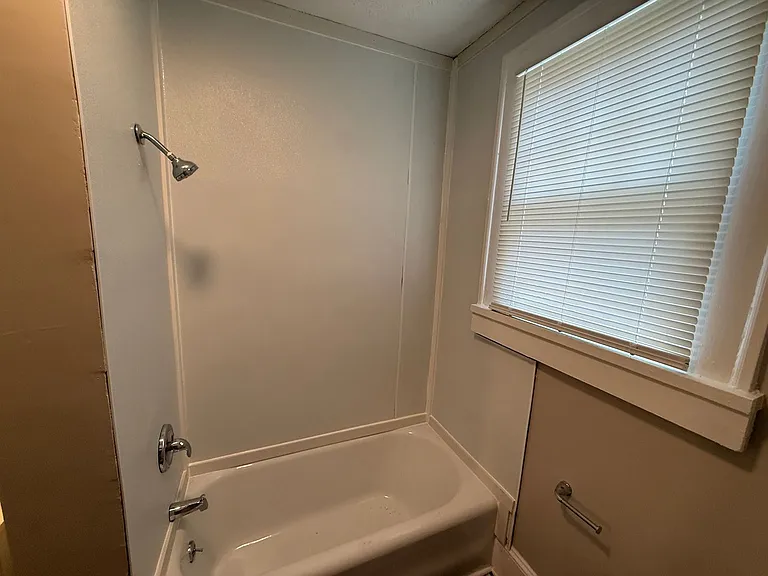 411 N Confederate Ave — Photo 6
