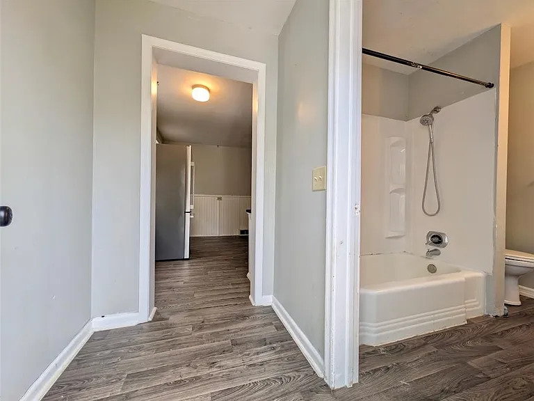 1083 Main St #1 — Photo 4
