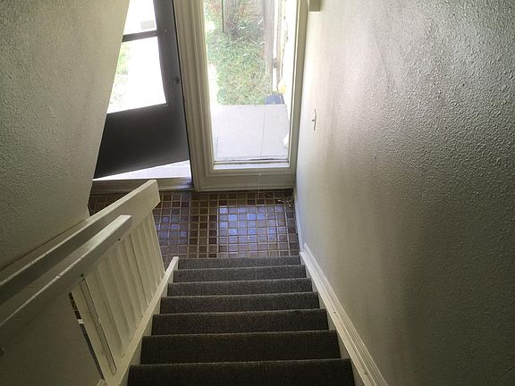 4th image of 1015 Hover St