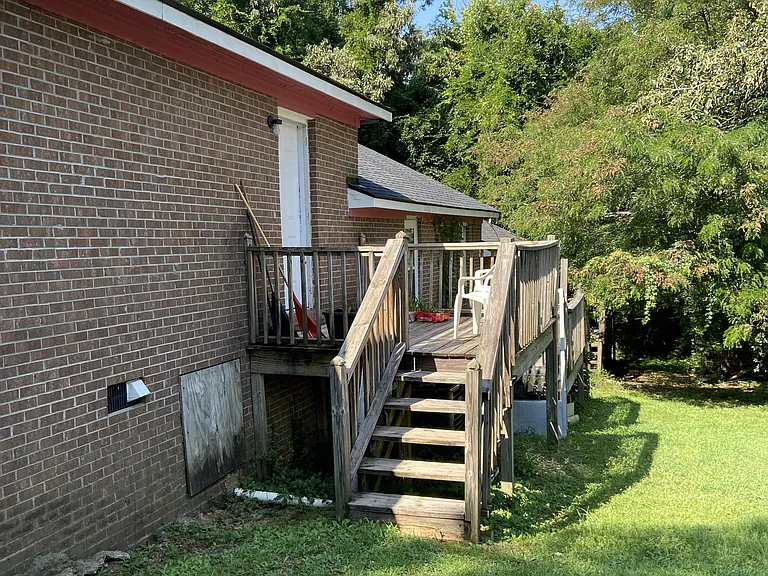 1811 Powatan St — Photo 2