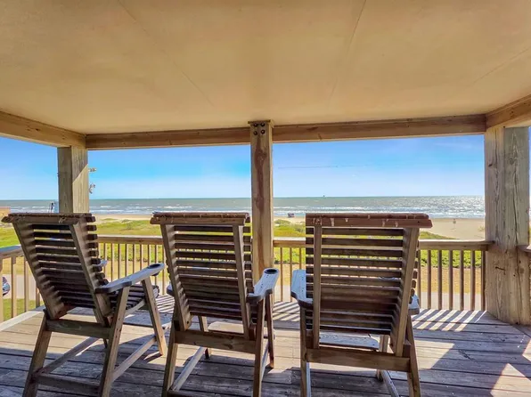 1343 Emerald Dr, Crystal Beach, TX 77650