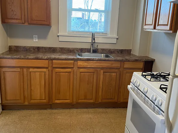 40 Newcomb St #7, Haverhill, MA 01830