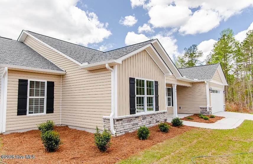 95 Robertson Ln