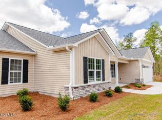 95 Robertson Ln, New Bern, NC 28560
