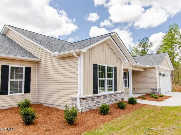 95 Robertson Ln, New Bern, NC 28560
