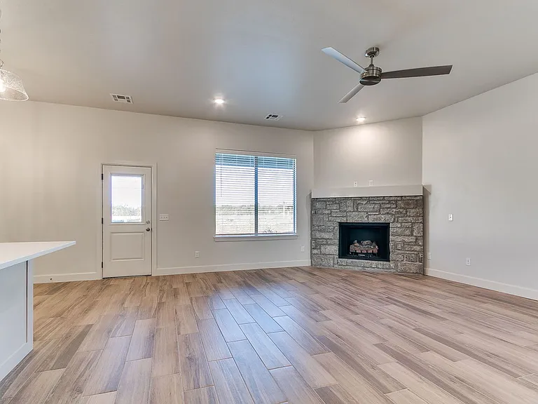 16025 Zamora Ln — Photo 16