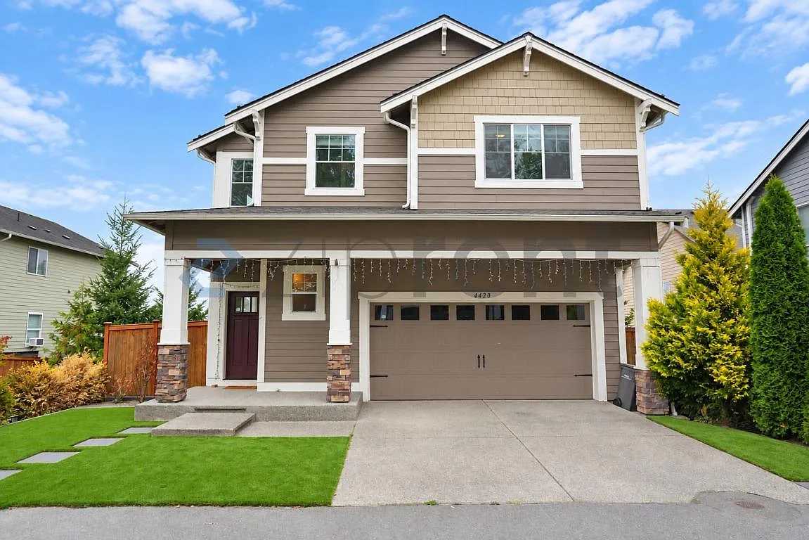 4 bed, 2.5 bath, 2500 sqft, $4,200 — Photo 1