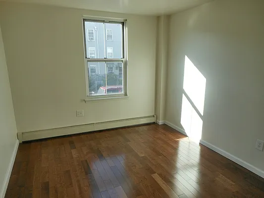 Rented by R New York | media 18