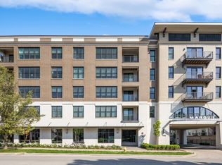 940 Maple Ave APT 214, Downers Grove, IL 60515