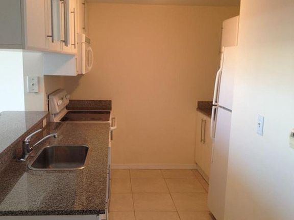 2nd image of 275 NE 18th St APT 1508