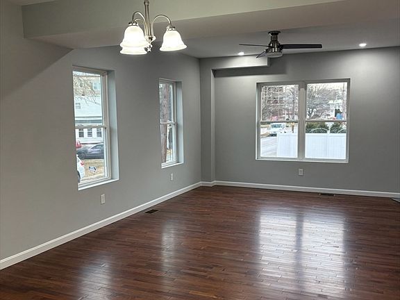 3rd image of 184 Avenue C Floor 1