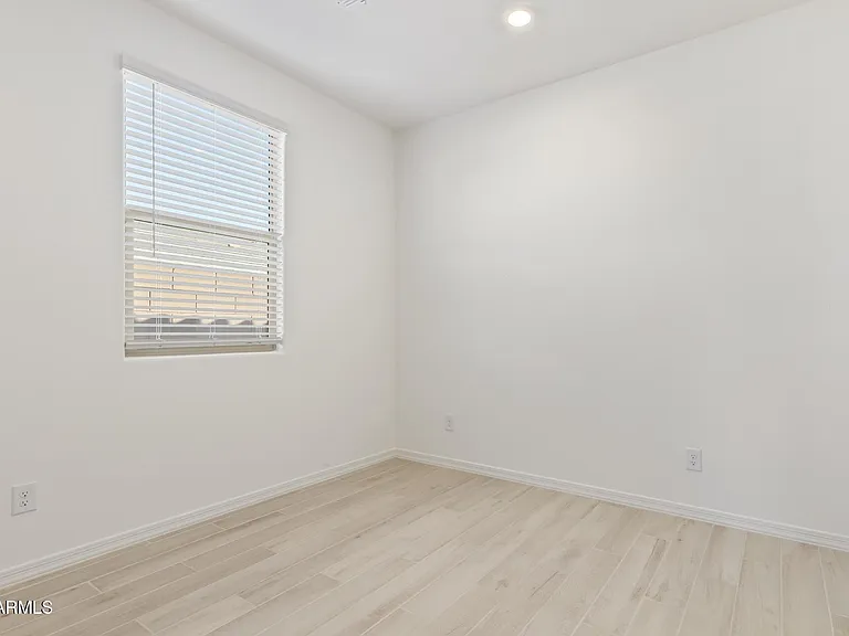 21301 W Roanoke Ave — Photo 29