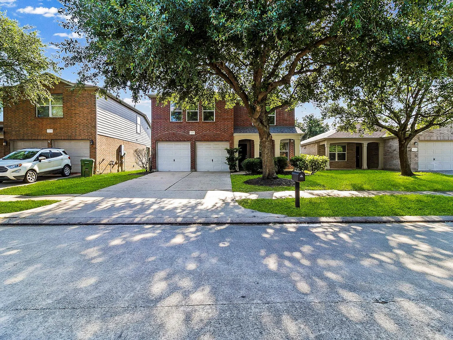 3 bed, 2.5 bath, 2495 sqft, $2,200 — Photo 2