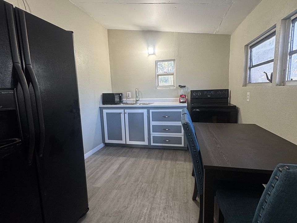 1st image of 124 Lakeside Dr #3