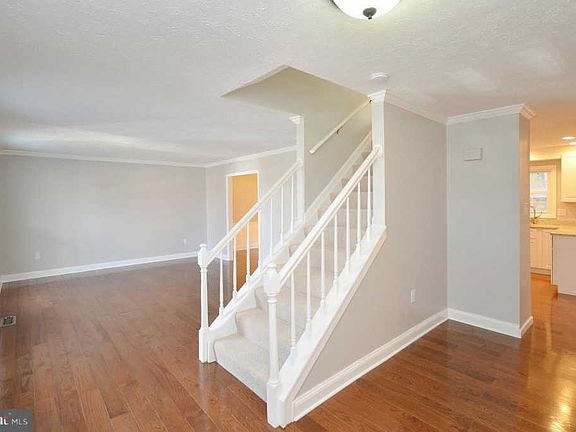 5th image of 227 Markwood Dr