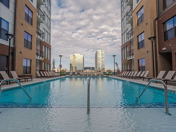 2nd image of 1505 Demonbreun St #434