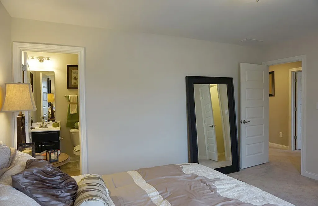 5 bed, 5150 sqft, $5,400 — Photo 3