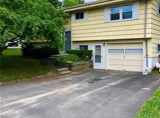 22 Valley St, Lewiston, ME 04240