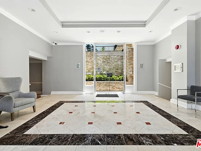 11970 Montana Ave #104 — Photo 32