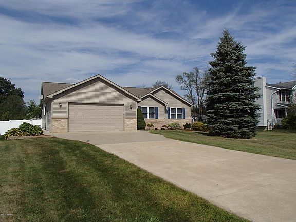 2nd image of 43 Kristin Dr