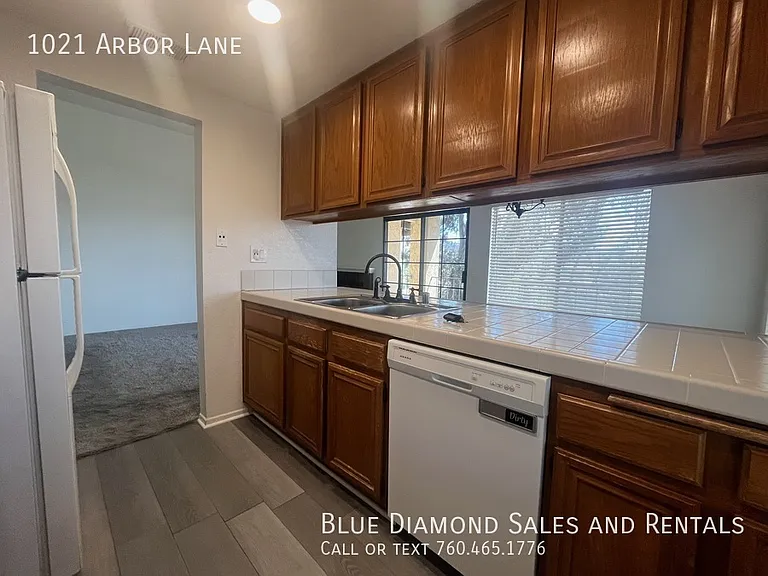 1021 Arbor Ln — Photo 11