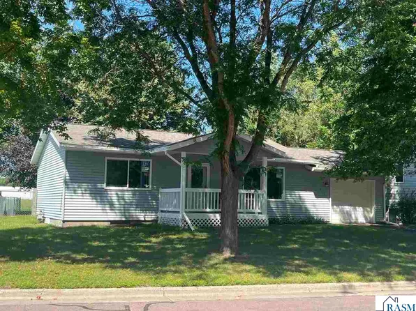 902 N 4th St, Saint Peter, MN 56082