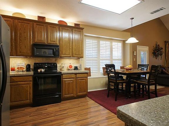 5th image of 1405 Park Pl