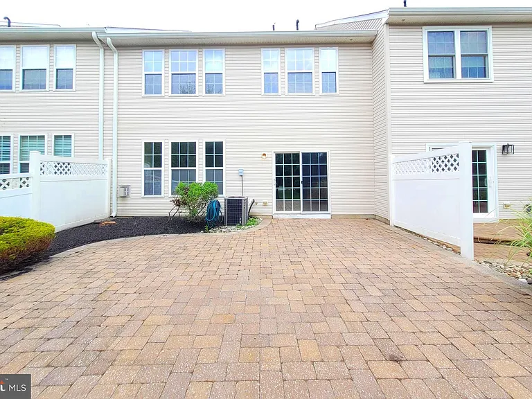 35 Tudor Ct — Photo 33