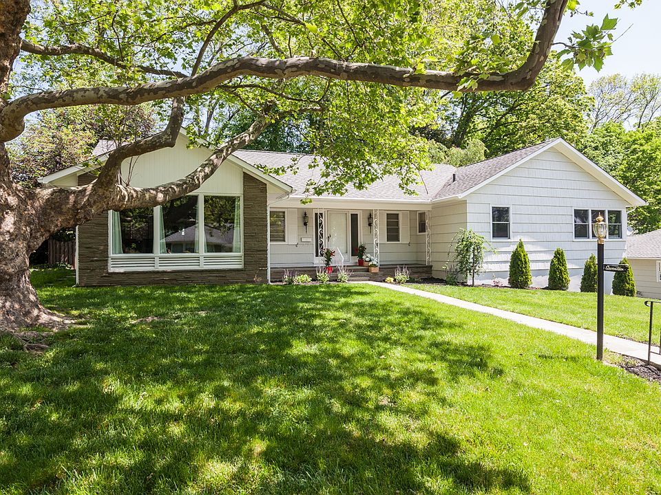 1st image of 17 Hart Dr N
