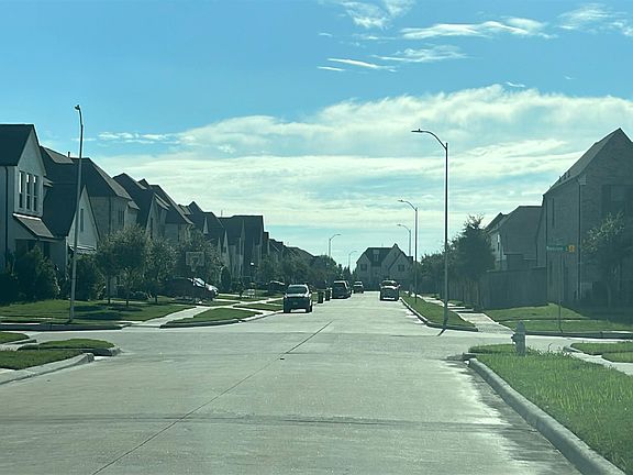 4th image of 6015 Glass Peak Ln