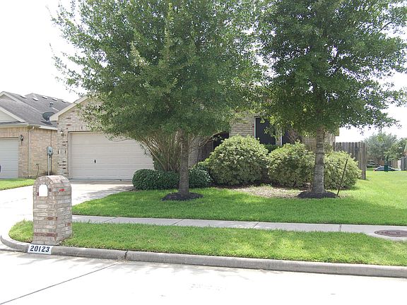 Front View - No immediate neighbors on one side