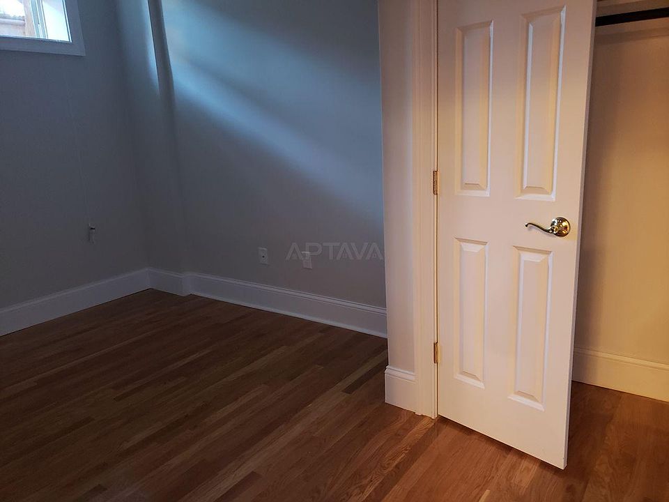 2nd image of 132 Orchard St #B3