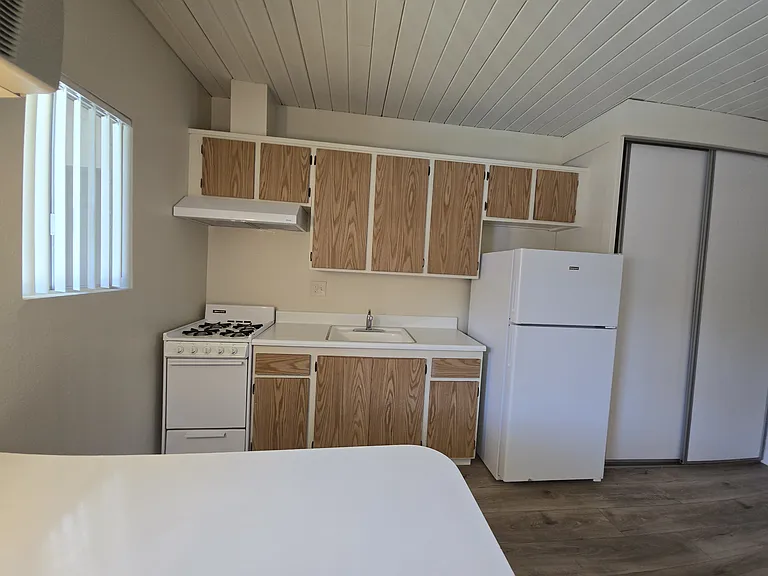 El Capitan Apartments — Photo 5