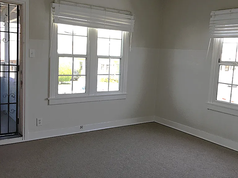 1608 W 35th St #1610-1/2 — Photo 13