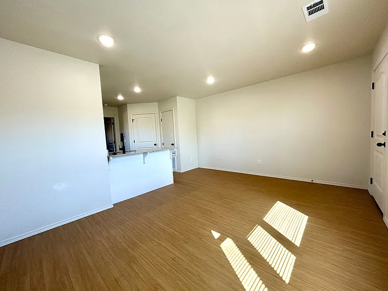 2604 N Center Street — Photo 5