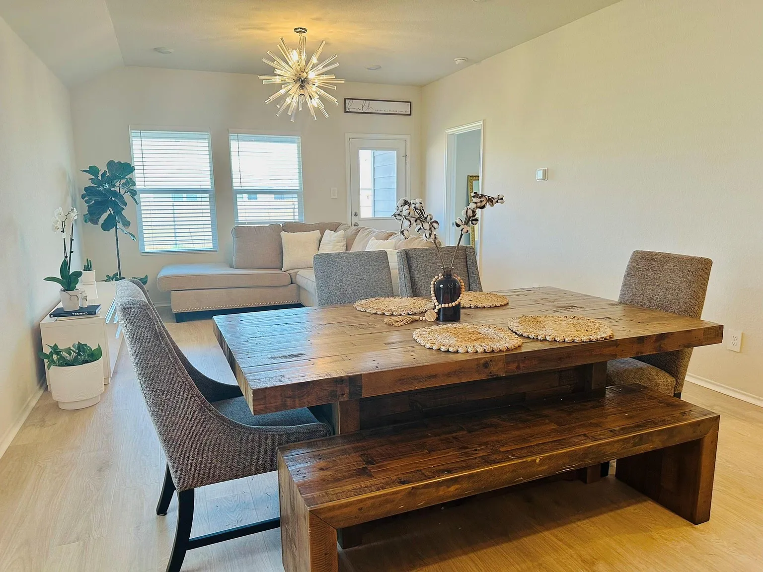 3 bed, 2.0 bath, 1309 sqft, $1,800 — Photo 3