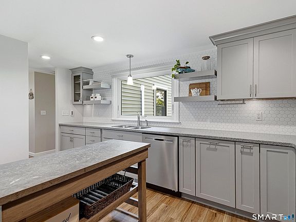 5th image of 65 Knollwood Drive