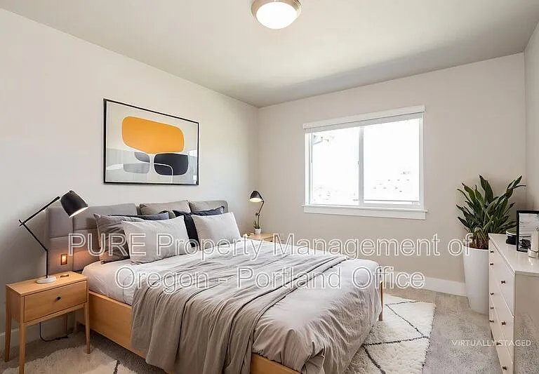 512 NE Trillium Dr — Photo 2