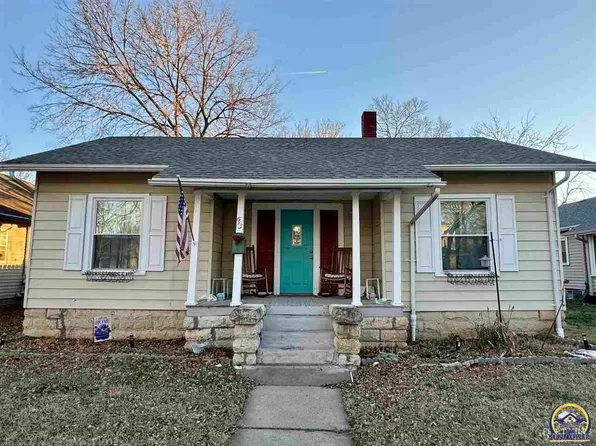 613 W 8th St, Junction City, KS 66441