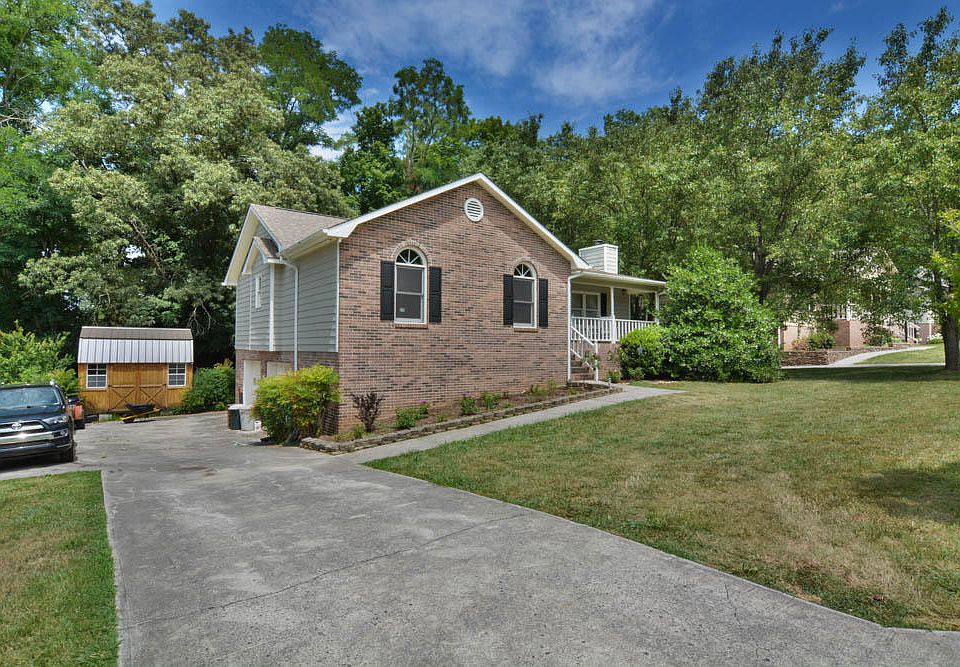1st image of 3704 Stoneridge Dr