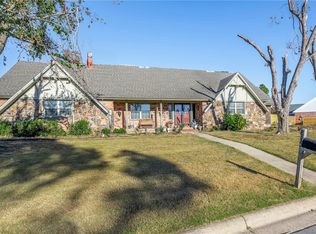 815 S Chateau Dr, Rogers, AR 72758