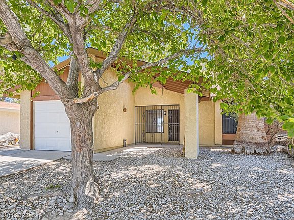 2nd image of 4717 Mahogany Dr