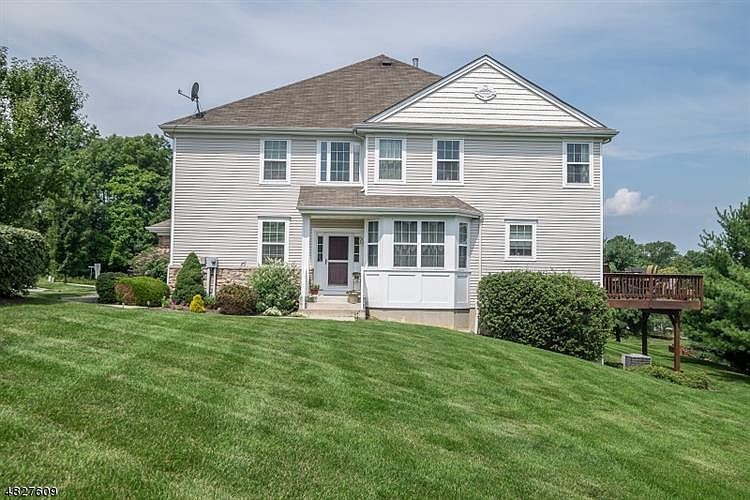 1st image of 82 Indian Field Dr