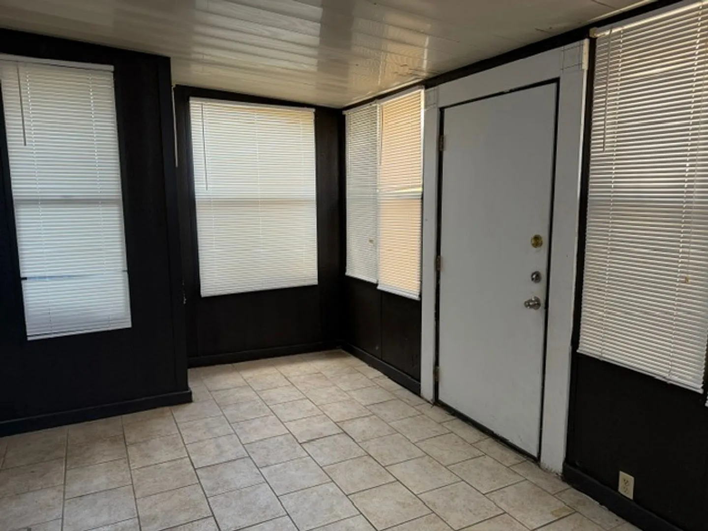 Two Story Townhome - 76710 — Photo 3